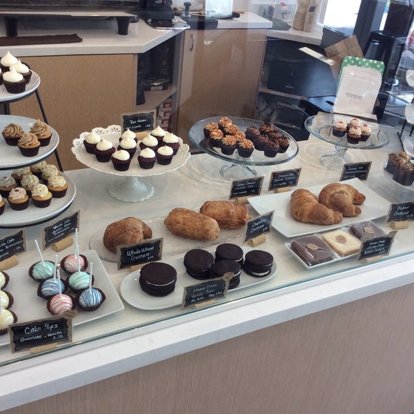 4/23/2015에 Jack L.님이 Delicious Arts Bakery &amp; Coffee에서 찍은 사진