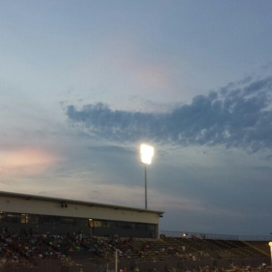 รูปภาพถ่ายที่ Joe W. Davis Municipal Stadium โดย Caryn เมื่อ 7/27/2014