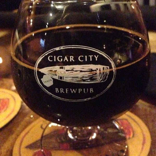 รูปภาพถ่ายที่ Cigar City Brew Pub โดย Dave C. เมื่อ 8/1/2013