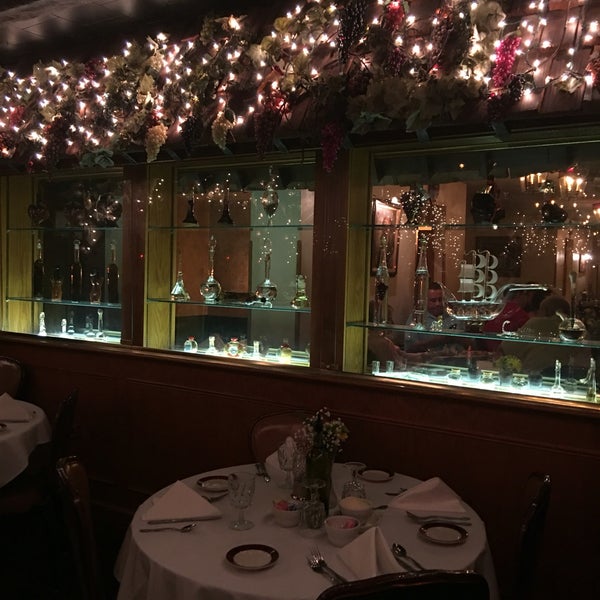 Снимок сделан в Sabatino&#39;s Restaurant Chicago пользователем Diana Aimee M. 6/23/2016