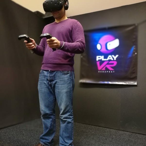 Телевизоры баннер заголовки. Playcity ул. Vr очки аттракцион. Залы виртуальной реальности. Виртуальная реальность картинки.
