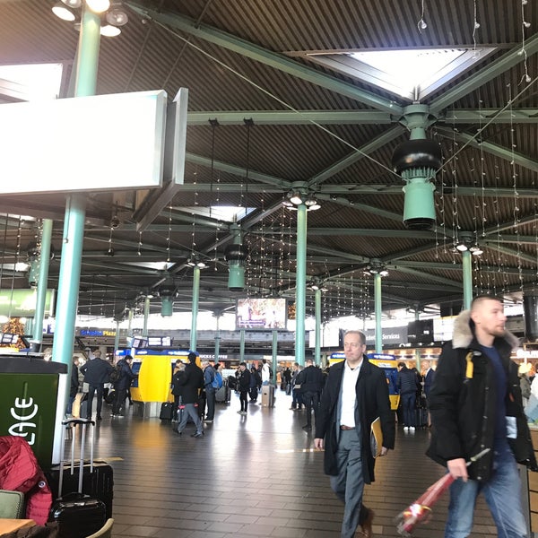 Foto diambil di Bandar Udara Amsterdam Schiphol (AMS) oleh Faisal Bin S. pada 11/15/2018