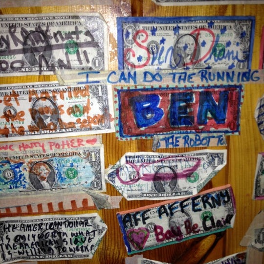 11/11/2012 tarihinde Ernest P.ziyaretçi tarafından Cuzzy&#39;s Grill &amp; Bar'de çekilen fotoğraf