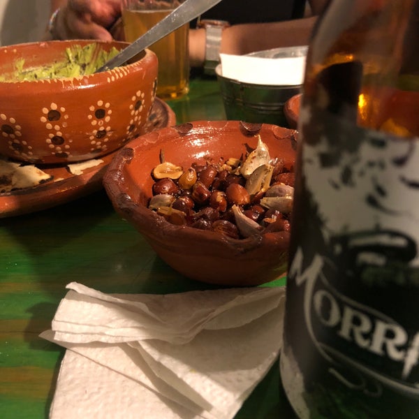 Das Foto wurde bei Las Tlayudas - Comida Casual Oaxaqueña von Gustavo M. am 5/26/2018 aufgenommen