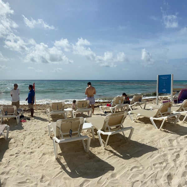 Das Foto wurde bei Hard Rock Hotel Cancún von Roberto F. am 7/14/2021 aufgenommen