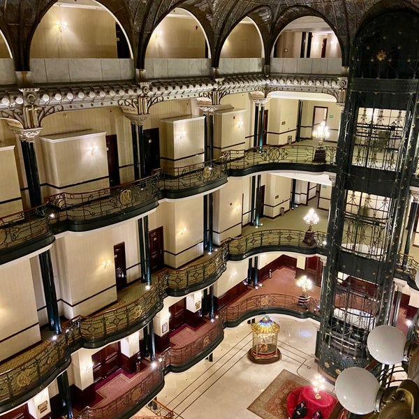 Photo taken at Gran Hotel Ciudad de México by Roberto F. on 7/5/2021
