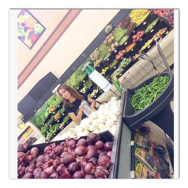 Jons Marketplace Grocery Store in Van Nuys