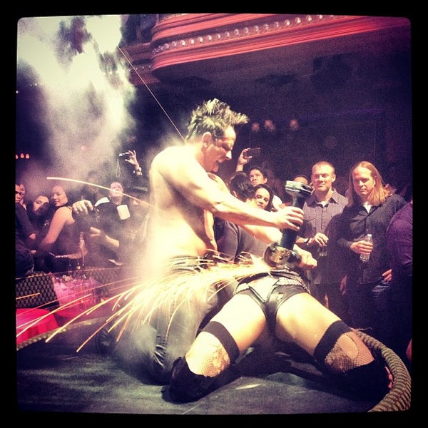 Foto diambil di The ACT Nightclub Las Vegas oleh Adam F. pada 12/23/2012