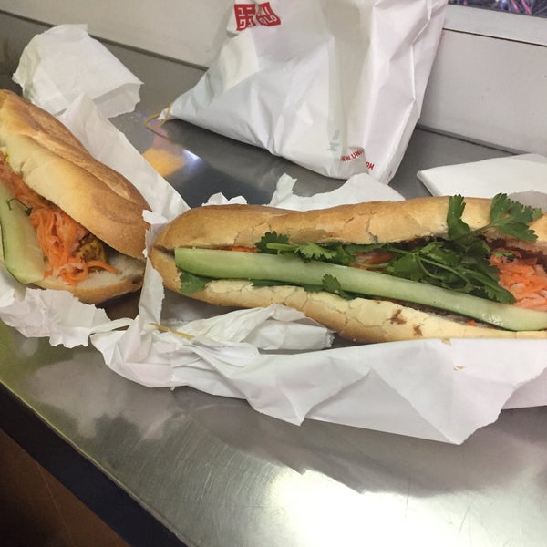 Foto diambil di Saigon Vietnamese Sandwich Deli oleh Patrick M. pada 11/19/2016