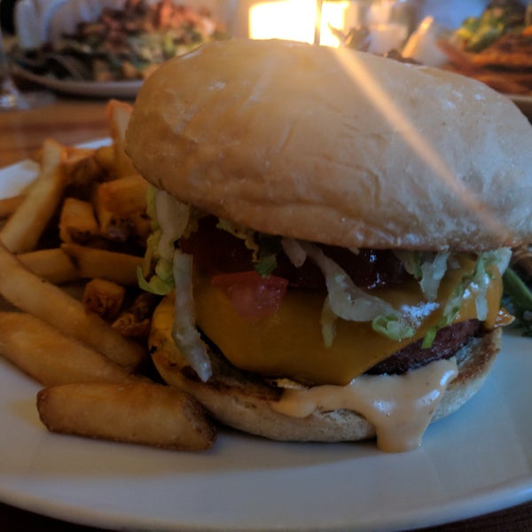 4/19/2018 tarihinde Taylor F.ziyaretçi tarafından Heirloom Vegetarian Restaurant'de çekilen fotoğraf