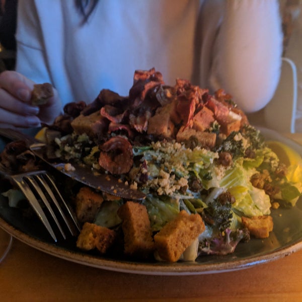 Das Foto wurde bei Heirloom Vegetarian Restaurant von Taylor F. am 4/19/2018 aufgenommen