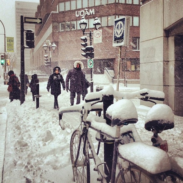 รูปภาพถ่ายที่ UQAM | Université du Québec à Montréal โดย UQAM เมื่อ 3/19/2013