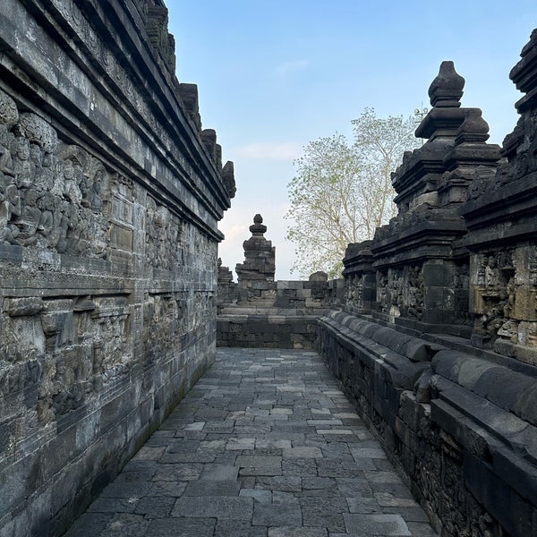 Снимок сделан в Candi Borobudur (Borobudur Temple) пользователем Pei L. 6/2/2023