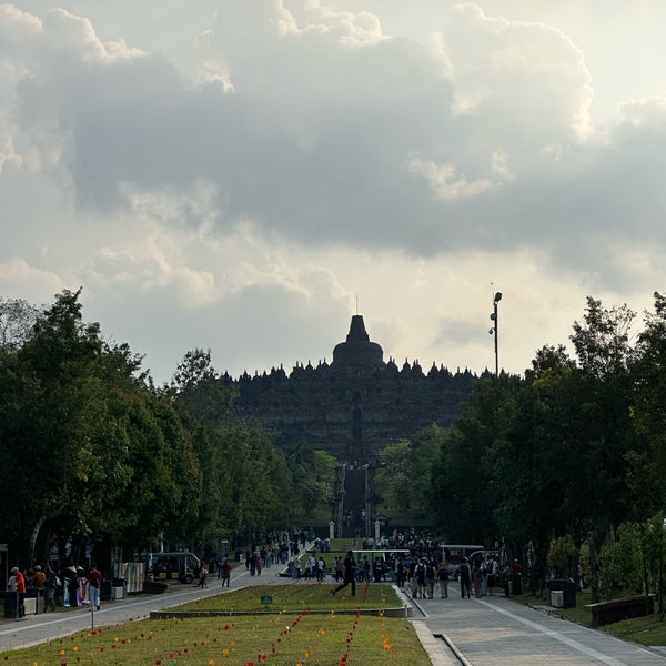 Das Foto wurde bei Borobudur Tempel von Pei L. am 6/2/2023 aufgenommen