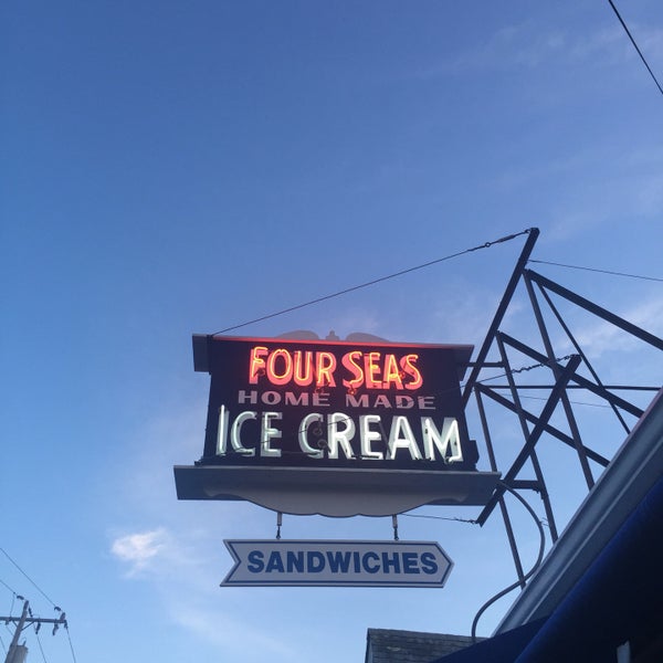 Photo taken at Four Seas Ice Cream by Jenn S. on 6/20/2016
