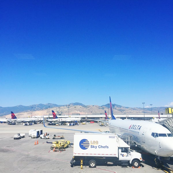 Foto tirada no(a) Aeroporto Internacional de Salt Lake City (SLC) por Jenn S. em 7/14/2016