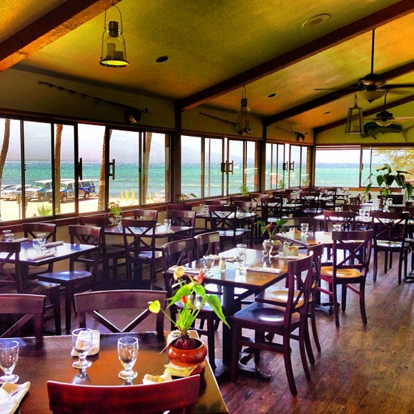 Foto diambil di Buzz&#39;s Wharf Resturant oleh Chris N. pada 7/10/2013