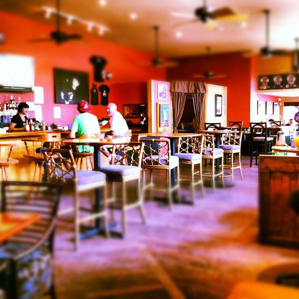 9/29/2012 tarihinde Chris N.ziyaretçi tarafından Charley&#39;s Restaurant &amp; Saloon'de çekilen fotoğraf