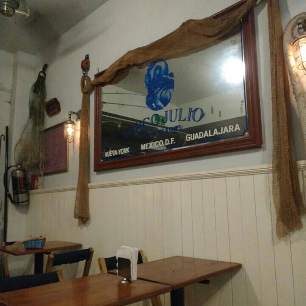 Foto diambil di Restaurante ChicoJulio Mx oleh Pamela R. pada 5/14/2016