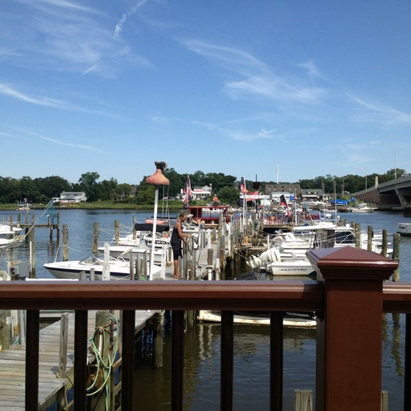 8/17/2013 tarihinde Timothy H.ziyaretçi tarafından River Rock Restaurant &amp; Marina Bar'de çekilen fotoğraf