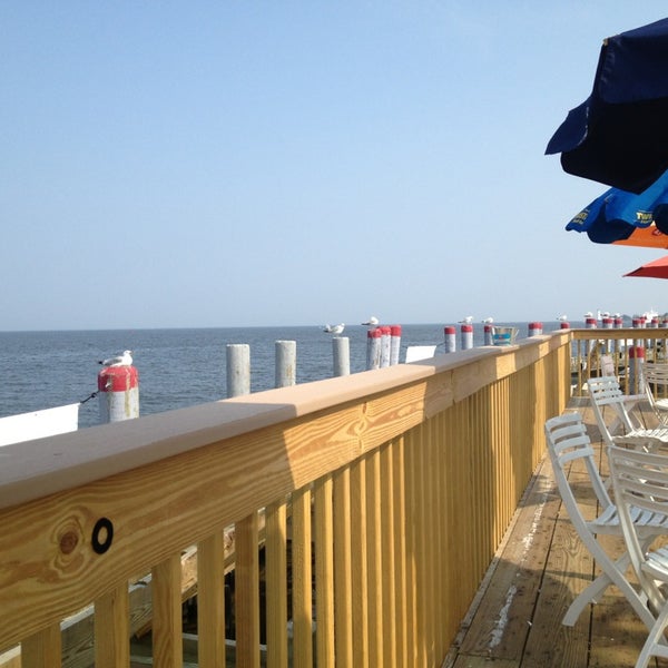 7/19/2013 tarihinde Timothy H.ziyaretçi tarafından Dock &amp; Dine Restaurant'de çekilen fotoğraf