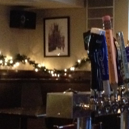 Foto tomada en Smiths Restaurant &amp; Bar  por Eat Drink &amp; Be Philly o. el 12/24/2012