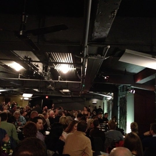 รูปภาพถ่ายที่ Helium Comedy Club โดย Eat Drink &amp; Be Philly o. เมื่อ 2/3/2013