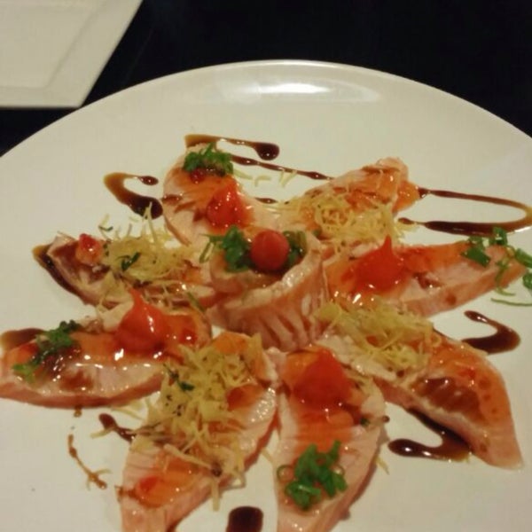 Comida muito boa, ambiente aconchegante. Recomendo o sashimi especial, simplesmente delicioso!