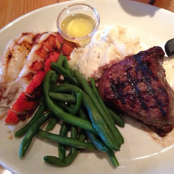 Photo taken at BJ&#39;s Restaurant &amp; Brewhouse by Joe Y. on 6/7/2013
