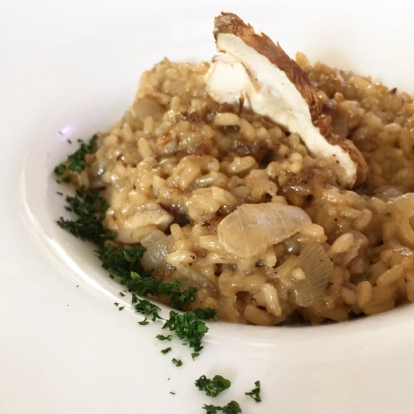 Everyday there's a special in the main dinning area. Here's the vegetarian mushroom risotto 😍🍴🍃✨