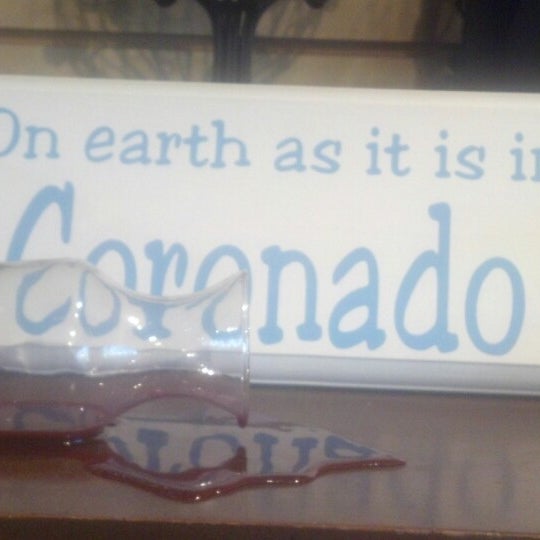 10/14/2012 tarihinde Toby L.ziyaretçi tarafından Wine A Bit Coronado'de çekilen fotoğraf