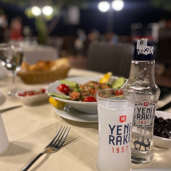 Foto diambil di Körfez Aşiyan Restaurant oleh EmreeO7 pada 7/29/2022