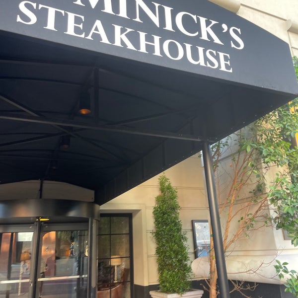 Foto tomada en Dominick&#39;s Steakhouse  por Tits McGee el 11/8/2023