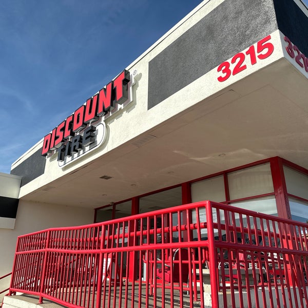 Discount Tire Automotive Repair Shop in Glenwood Grove North Iris