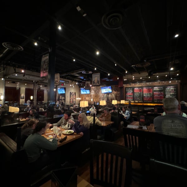 Photo taken at BJ&#39;s Restaurant &amp; Brewhouse by Dave T. on 10/22/2022