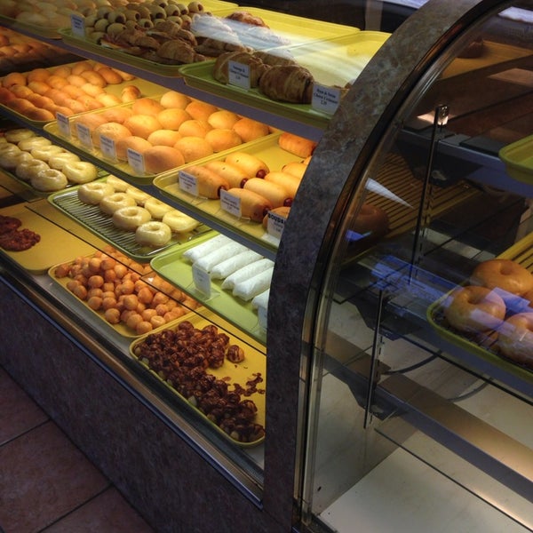 Riley's Donuts Donut Shop in Pasadena