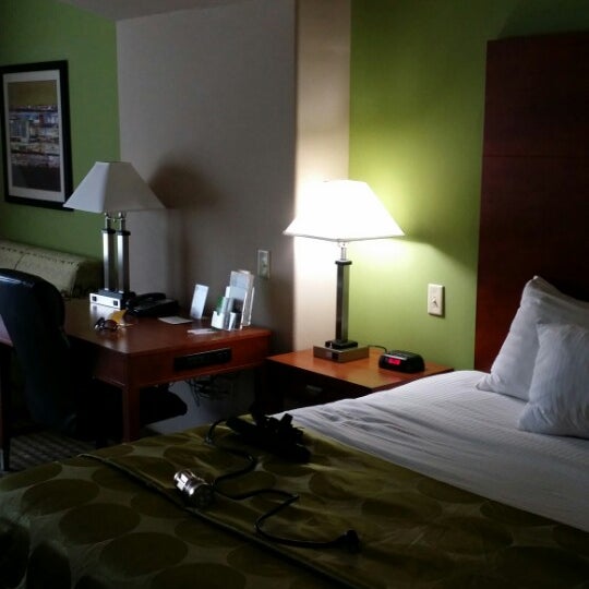Foto scattata a La Quinta Inn &amp; Suites Cleveland da Daniel S. il 6/21/2014
