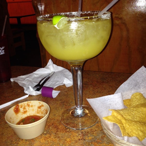 Foto tomada en Cinco De Mayo Mexican Restaurant  por Jeremy R. el 9/20/2014