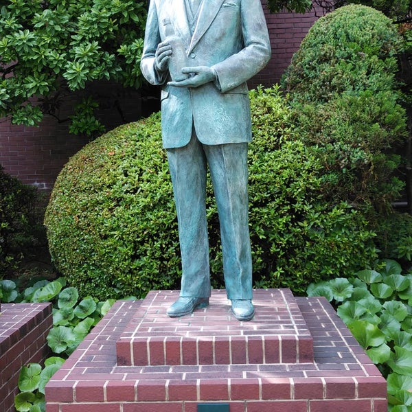 Photos At 鳥井信治郎 佐治敬三 銅像 Photos At 鳥井信治郎 佐治敬三 銅像
