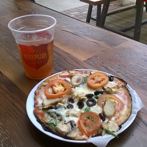The pizza is good - very thin crust.  I particularly enjoyed the iced tea.