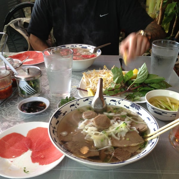 2/21/2013 tarihinde Jimmy L.ziyaretçi tarafından Pho Tri Vietnamese Restaurant'de çekilen fotoğraf