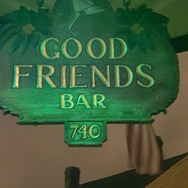 Foto diambil di Good Friends Bar &amp; Queenshead Pub oleh Caramels&#39; D. pada 2/28/2017