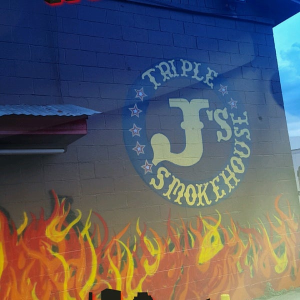 Photo taken at Triple J&#39;s Smokehouse by Caramels&#39; D. on 8/30/2016