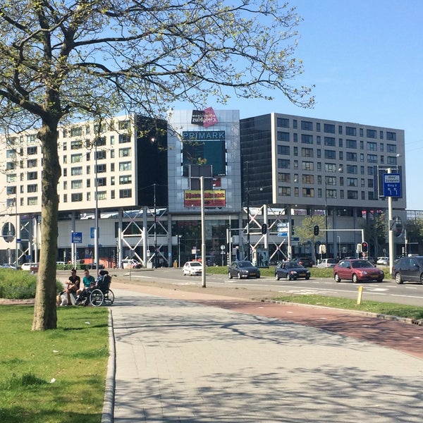 5/8/2016 tarihinde Ahmet S.ziyaretçi tarafından Winkelcentrum Zuidplein'de çekilen fotoğraf
