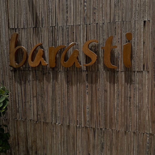 Das Foto wurde bei Barasti Beach Bar von ف am 4/13/2024 aufgenommen