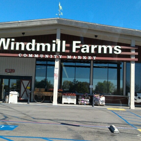 2/26/2013 tarihinde Rachelle S.ziyaretçi tarafından Windmill Farms'de çekilen fotoğraf