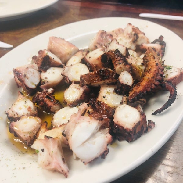 Das Foto wurde bei Astoria Seafood von Leslie F. am 5/4/2019 aufgenommen