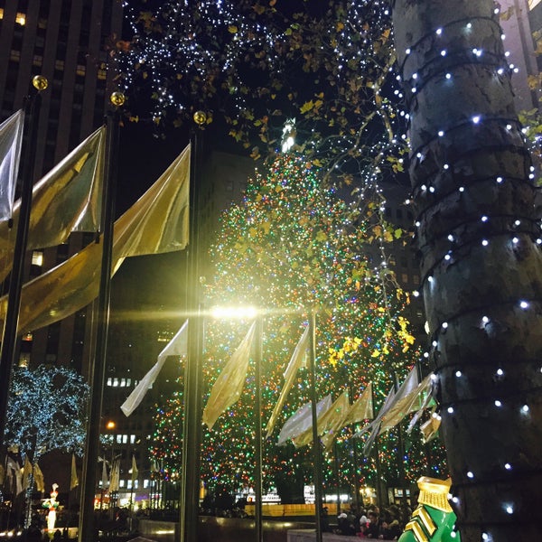 Photo taken at Rockefeller Center by Leslie F. on 12/5/2015