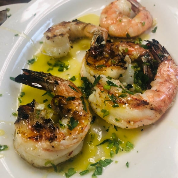 Das Foto wurde bei Astoria Seafood von Leslie F. am 5/4/2019 aufgenommen