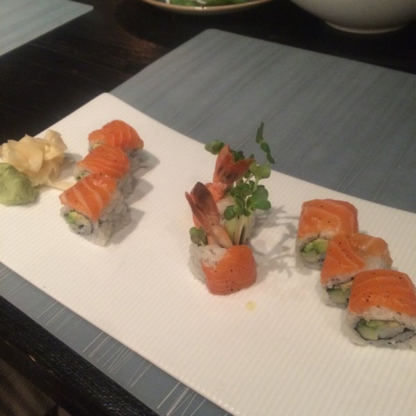 Foto tirada no(a) Nara Sushi and Korean Kitchen por Cristina em 7/26/2014